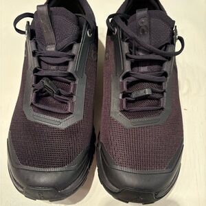 On Cloud Women’s Black Athletic Running Shoes